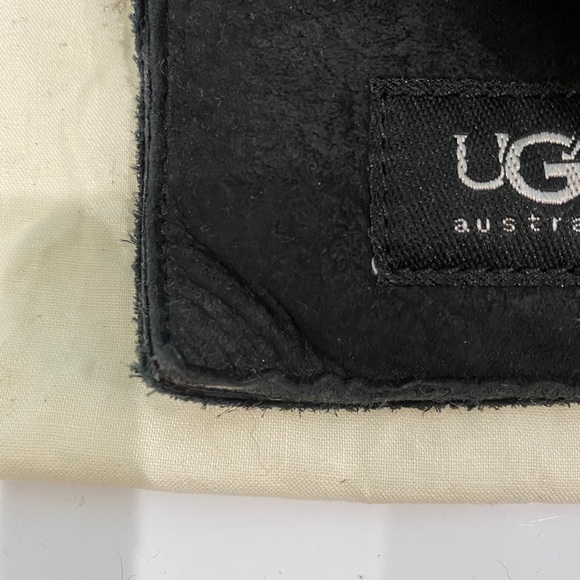 Ugg Shearling RARE 3-in-1 Belt, Shoulder, & Clutch - Picture 3 of 11